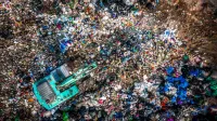 Báo song ngữ 124: Đại dịch rác thải nhựa