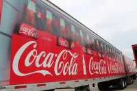 Báo song ngữ 33: Tại sao Coca-Cola tăng trưởng lợi nhuận 9% trong năm 2018?